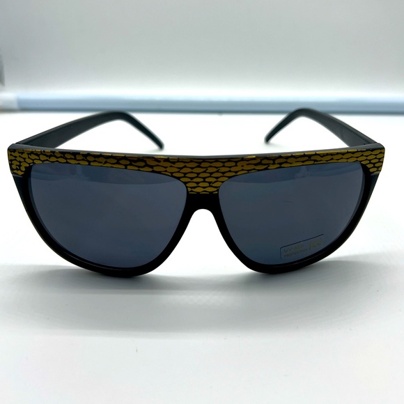 Taylor Swift Accessories - TAYLOR SWIFT UV 400 protection Reputation tour Sunglasses- lenses have Scratches